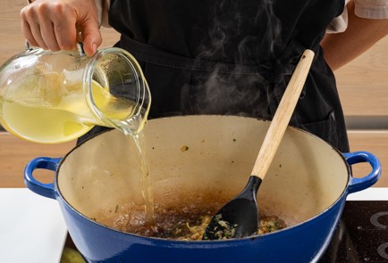 Фото шага рецепта Лимонный цыпленок с орзо 186455 шаг 9