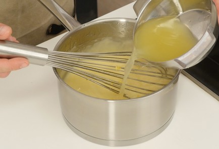 Фото шага рецепта Лимонный пирог с меренгой 125576 шаг 7  