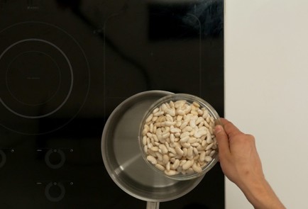 Фото шага рецепта Лепешка с фасолью лобиани 137205 шаг 1  