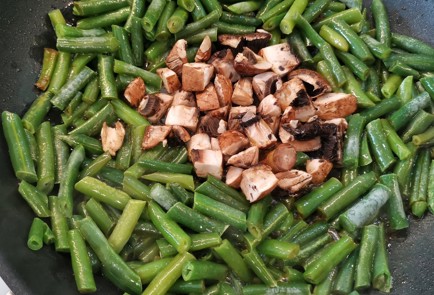 Фото шага рецепта Лобио с грибами 174166 шаг 5  