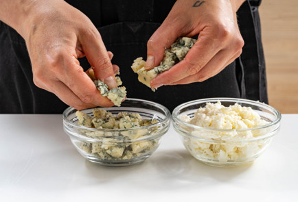 Фото шага рецепта Лодочки из кабачков Четыре сыра 189598 шаг 3  