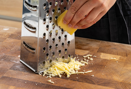 Фото шага рецепта Лодочки из кабачков Четыре сыра 189598 шаг 4  