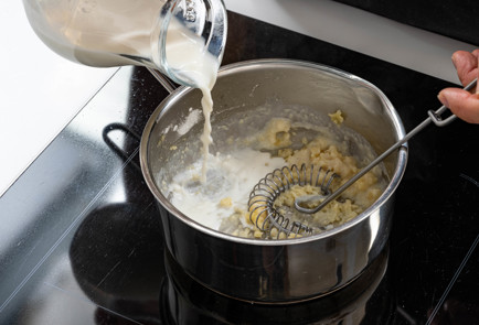 Фото шага рецепта Лодочки из кабачков Четыре сыра 189598 шаг 6  