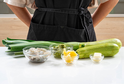 Фото шага рецепта Лодочки из кабачков с креветками 189597 шаг 1  