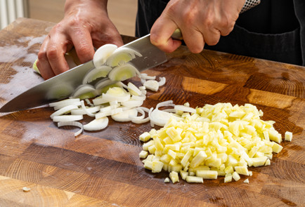 Фото шага рецепта Лодочки из кабачков с креветками 189597 шаг 4  