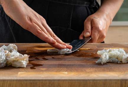 Фото шага рецепта Лодочки из кабачков с креветками 189597 шаг 5  