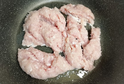 Фото шага рецепта Лодочки из кабачков с куриным фаршем 191429 шаг 1  