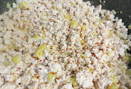 Фото шага рецепта Лодочки из кабачков с куриным фаршем 191429 шаг 6  