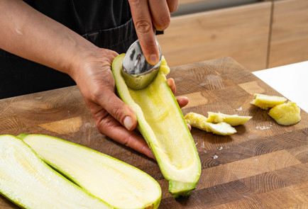 Фото шага рецепта Лодочки из кабачков с тофу и грибами 189599 шаг 2  