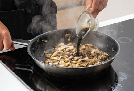 Фото шага рецепта Лодочки из кабачков с тофу и грибами 189599 шаг 5  