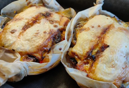 Фото шага рецепта Лодочки с курицей грибами помидором и сыром 176362 шаг 14