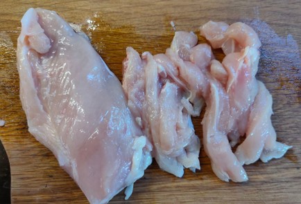 Фото шага рецепта Лодочки с курицей грибами помидором и сыром 176362 шаг 2