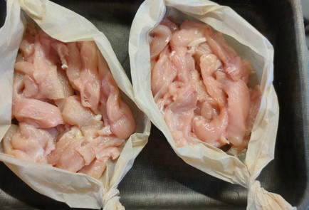 Фото шага рецепта Лодочки с курицей грибами помидором и сыром 176362 шаг 7