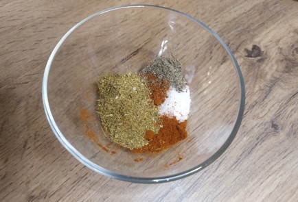 Фото шага рецепта Лопатка запеченная с чесноком и тимьяном 189146 шаг 2  