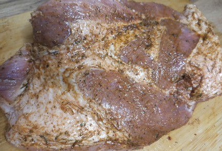 Фото шага рецепта Лопатка запеченная с чесноком и тимьяном 189146 шаг 5  