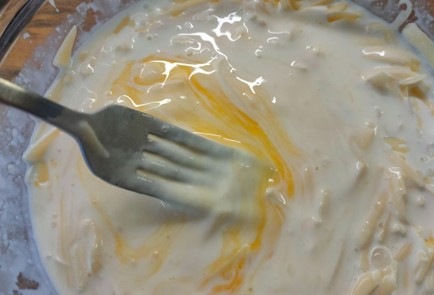 Фото шага рецепта Лоранский пирог на слоеном тесте с курицей и грибами 189265 шаг 18  