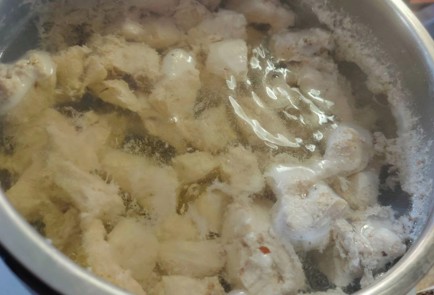 Фото шага рецепта Лоранский пирог на слоеном тесте с курицей и грибами 189265 шаг 4  