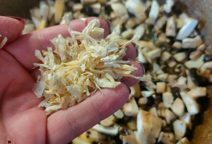 Фото шага рецепта Лоранский пирог на слоеном тесте с курицей и грибами 189265 шаг 8  