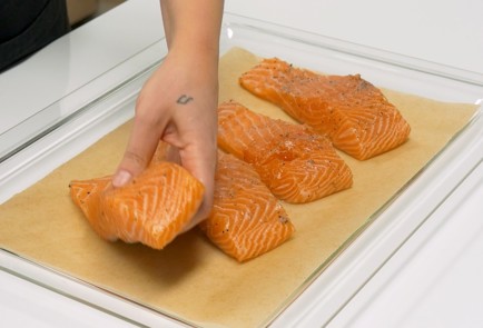 Фото шага рецепта Лосось в духовке 140706 шаг 2  