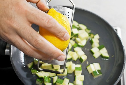 Фото шага рецепта Лосось в кунжуте на подушке из цукини 30209 шаг 5  