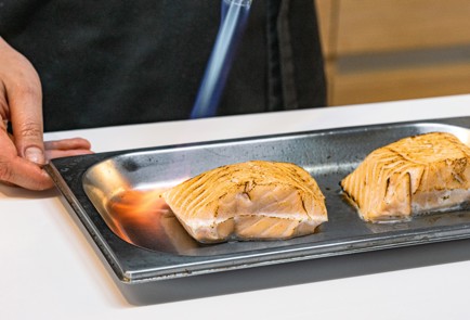 Фото шага рецепта Лосось сувид с пюре из цветной капусты и картофеля 187087 шаг 10  