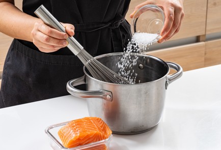 Фото шага рецепта Лосось сувид с пюре из цветной капусты и картофеля 187087 шаг 2  