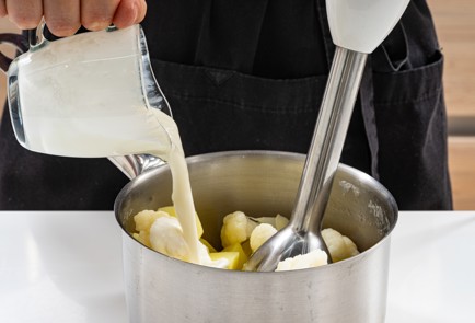 Фото шага рецепта Лосось сувид с пюре из цветной капусты и картофеля 187087 шаг 5  