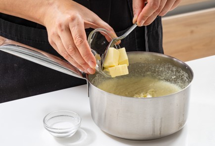 Фото шага рецепта Лосось сувид с пюре из цветной капусты и картофеля 187087 шаг 6  