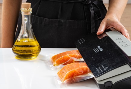 Фото шага рецепта Лосось сувид с пюре из цветной капусты и картофеля 187087 шаг 7  