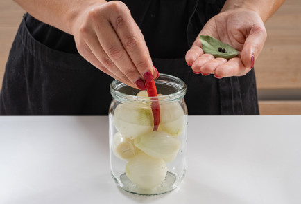 Фото шага рецепта Лук на зиму приготовленный целиком 174639 шаг 7  