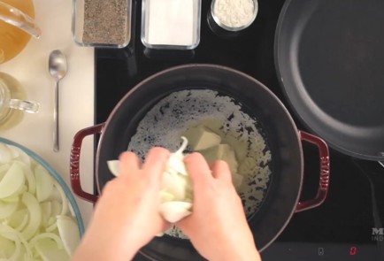 Фото шага рецепта Луковый суп 17580 шаг 3  