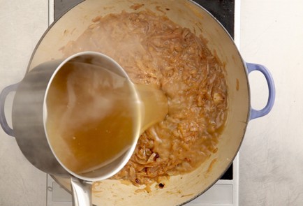 Фото шага рецепта Луковый суп 17580 шаг 8  