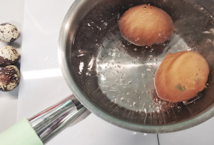 Фото шага рецепта Луковый салат из яиц и авокадо 151970 шаг 1  