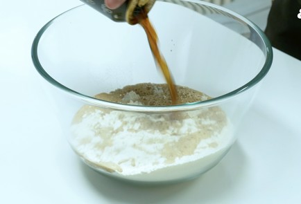 Фото шага рецепта Луковые кольца в пивном кляре 151165 шаг 1  