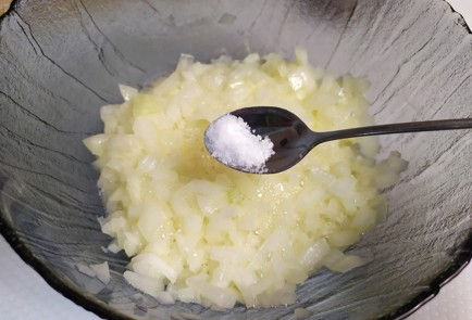 Фото шага рецепта Луковые котлеты 190514 шаг 5  