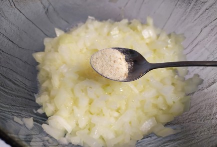 Фото шага рецепта Луковые котлеты 190514 шаг 6  