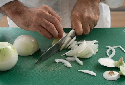 Фото шага рецепта Луковый конфитюр с белым луком 151435 шаг 2  