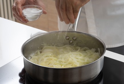 Фото шага рецепта Луковый конфитюр с белым луком 151435 шаг 4  