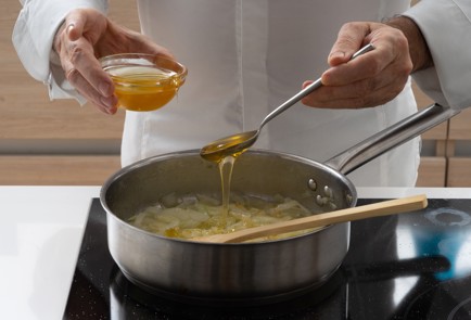 Фото шага рецепта Луковый конфитюр с белым луком 151435 шаг 5  