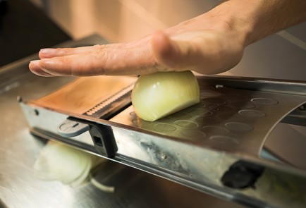 Фото шага рецепта Луковый суп с гренками 138566 шаг 1  