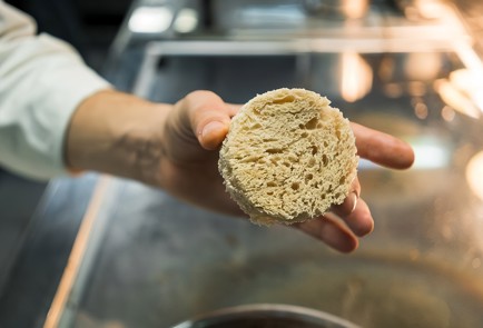 Фото шага рецепта Луковый суп с гренками 138566 шаг 12  