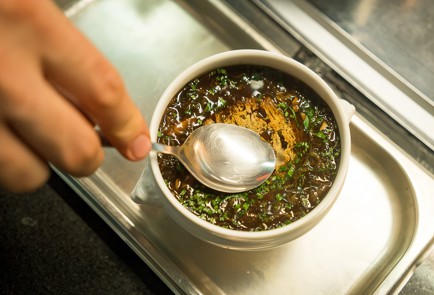 Фото шага рецепта Луковый суп с гренками 138566 шаг 14  