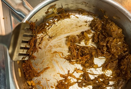 Фото шага рецепта Луковый суп с гренками 138566 шаг 5  