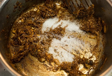 Фото шага рецепта Луковый суп с гренками 138566 шаг 7  