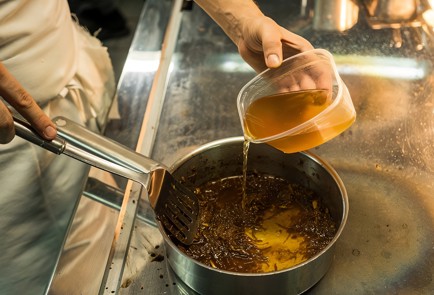 Фото шага рецепта Луковый суп с гренками 138566 шаг 9  