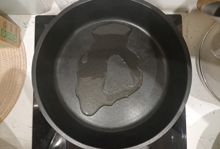 Фото шага рецепта Сосиски тушенные с овощами 191269 шаг 2  