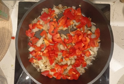 Фото шага рецепта Сосиски тушенные с овощами 191269 шаг 4  