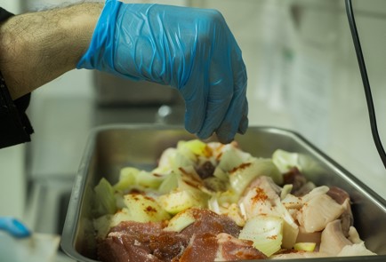 Фото шага рецепта Люлякебаб из баранины с луком 138513 шаг 1