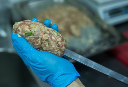 Фото шага рецепта Люлякебаб из баранины с луком 138513 шаг 4