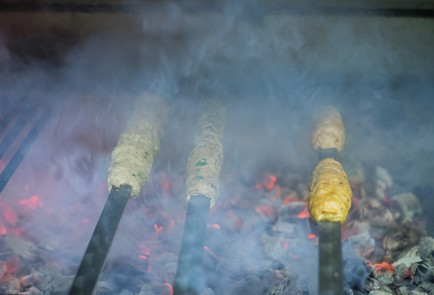 Фото шага рецепта Люлякебаб из баранины с луком 138513 шаг 6